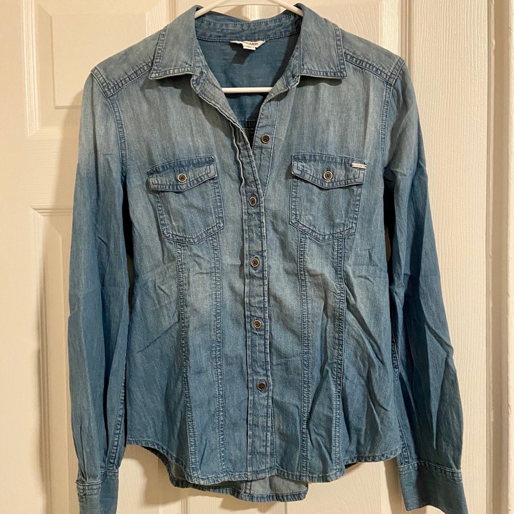 calvin klein | women’s light wash chambray jacket